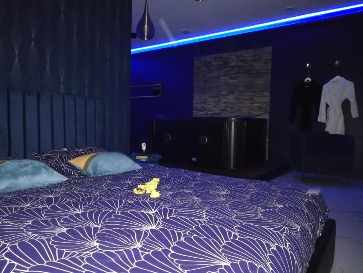 Suite Blue Jacuzzi Le Breuil  Eksteriør bilde