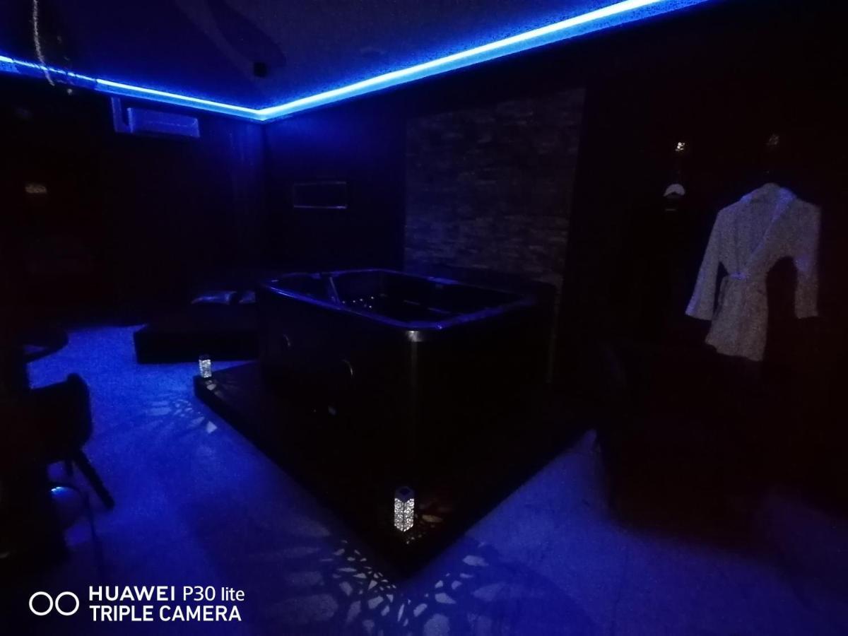 Suite Blue Jacuzzi Le Breuil  Eksteriør bilde